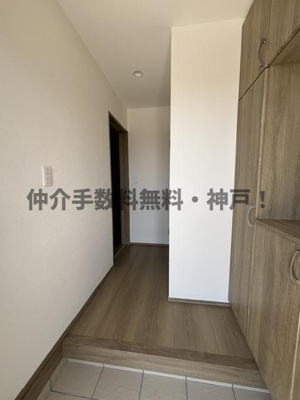 【玄関】 | 神戸市垂水区南多聞台5丁目　新築戸建B号棟　仲介手数料無料！ | 毎日通る玄関はこちらです