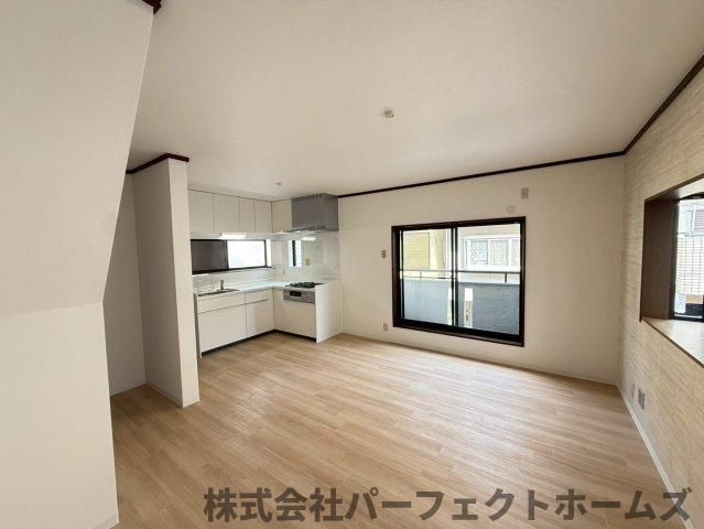 出雲町戸建の居間・リビング
