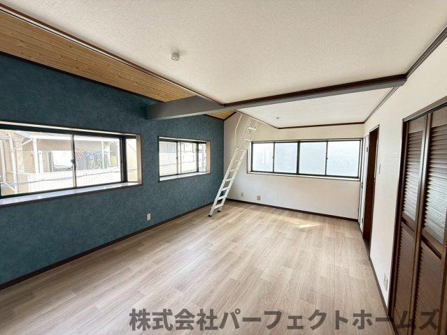 出雲町戸建の洋室|コンパクトで使いやすい洋室です