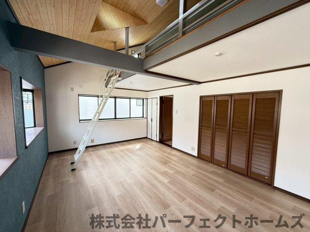 出雲町戸建の洋室|使い勝手のいい洋室です
