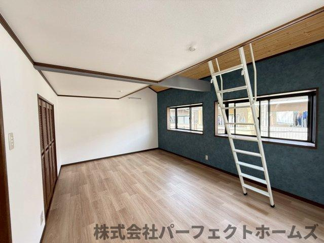 出雲町戸建の洋室|ゆったりした洋室です