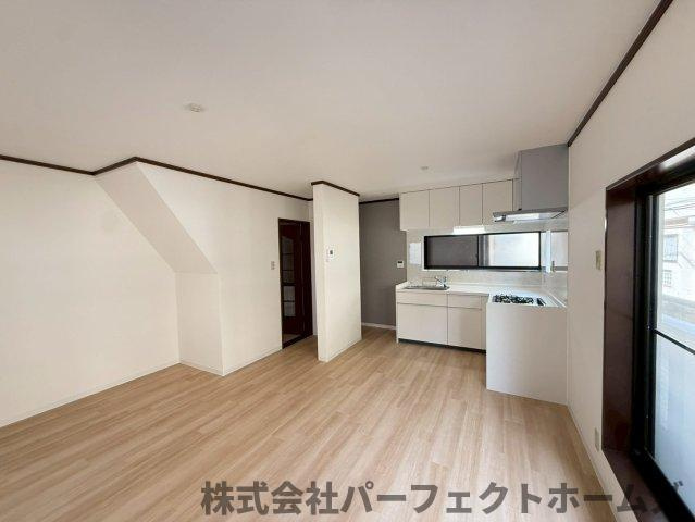 出雲町戸建の居間・リビング