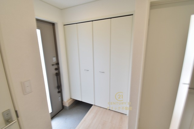 Cradlegarden　 茨城町長岡　第4　1の玄関|玄関収納の扉の中は可動棚ですので、用途に合わせて高さを自由に変えることができます。