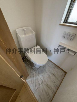 【トイレ】 | 神戸市垂水区南多聞台5丁目　新築戸建C号棟　仲介手数料無料！ | シンプルで使いやすいトイレです