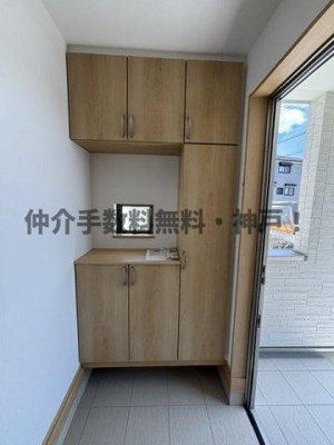 【玄関】 | 神戸市垂水区南多聞台5丁目　新築戸建C号棟　仲介手数料無料！ | きれいな玄関です