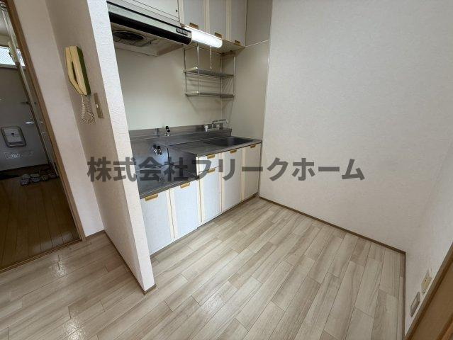 三鷹市上連雀９丁目のアパートの居間・リビング