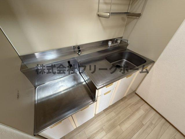 三鷹市上連雀９丁目のアパートのキッチン