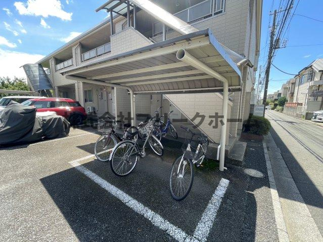 三鷹市上連雀９丁目のアパートの駐車場