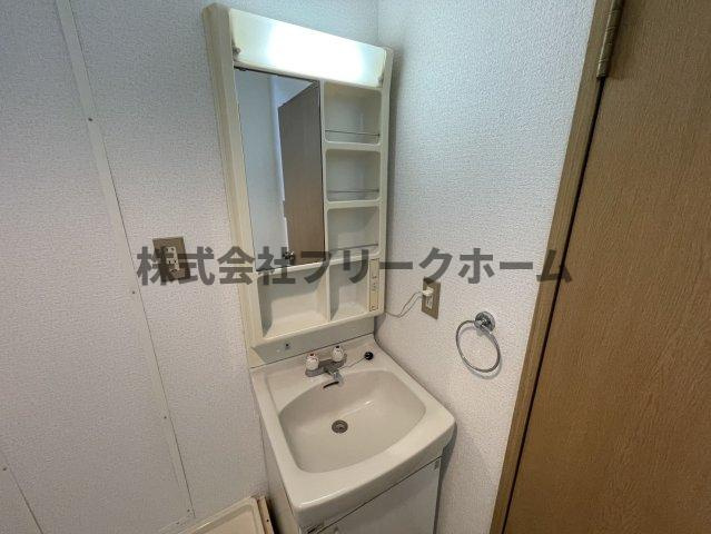 三鷹市上連雀９丁目のアパートの洗面所