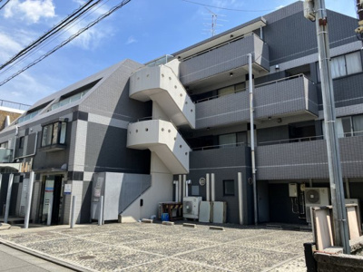【外観】 | パローマIOGI | 鉄筋コンクリート造のがっちりとした建物。