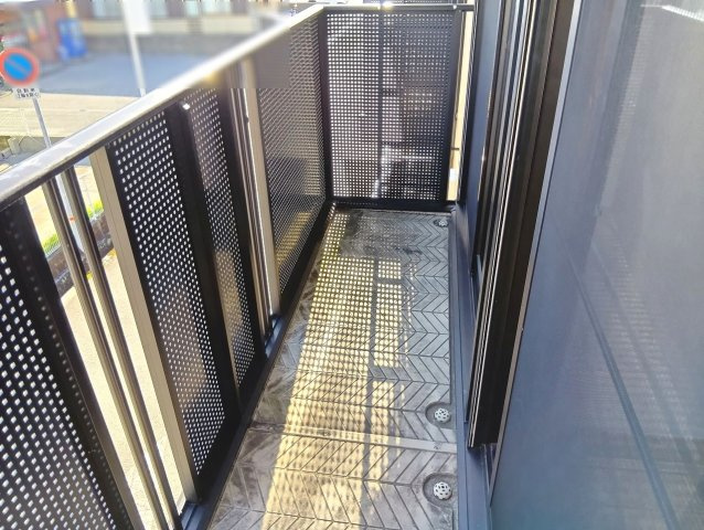 メナージュ A棟のバルコニー|落ち着いた時間を過ごせるバルコニーです