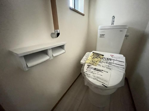◆板橋区舟渡のトイレ|トイレはウォシュレット付きで、室内に窓もありますので、明るく換気もばっちりです！