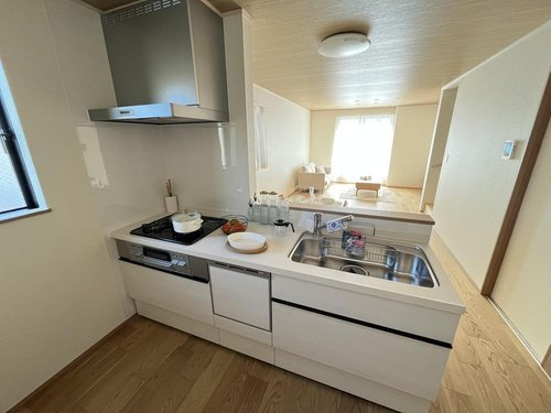 ◆板橋区舟渡のキッチン|家族の会話が増える対面キッチン。ご家族と会話をしながらのお料理は楽しいですね♪