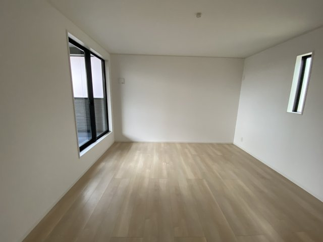 2/20価格変更♪【佐糠町第8／5号棟】　新築建売住宅　◇◆＼期間限定キャンペーン開催♪／◇◆の洋室|■□■居室の写真です■□■　
使い勝手の良い間取りなので、ご家族の状況の変化にも耐えられますね。