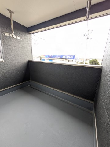 いわき市泉町下川第8　限定１棟！ ご案内も即日ご対応可能☆のバルコニー|■バルコニーの写真です■□■　お布団など大きいものも、充分に干せる広さがございます。