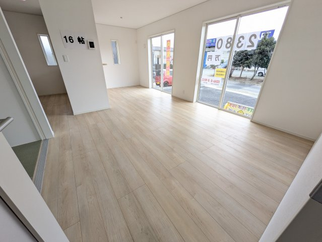 いわき市泉町下川第8　限定１棟！ ご案内も即日ご対応可能☆の居間・リビング|■リビングの写真です■□■　広いリビングで快適に、ゆったりと過ごせますね♪