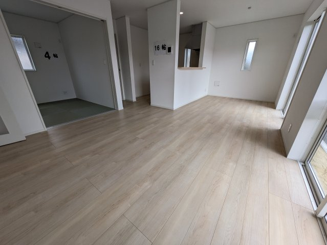 いわき市泉町下川第8　限定１棟！ ご案内も即日ご対応可能☆の居間・リビング|■リビングの写真です■□■　家族団らんの時間が増えそうなリビングですね。