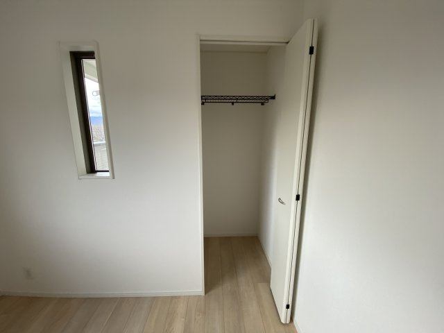 NEW【いわき市泉町４丁目　全2棟／1号棟】　■選べる最新家電！特別キャンペーン♪の収納|同施工◆収納スペースの写真です◆　十分な広さがあるので収納には困りませんね♪　お手持ちの衣類ケースなども置ける大空間で、寝室がスッキリ使えます。


