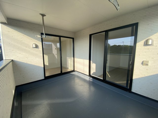 ☆いわき市常磐西郷町　第10／2号棟☆　新築建売住宅　ご成約特典として人気家電プレゼント中です！ のバルコニー|同施工　■□■バルコニーの写真です■□■　お布団なども充分に干せる広さがございます。