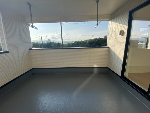 ☆いわき市常磐西郷町　第10／2号棟☆　新築建売住宅　ご成約特典として人気家電プレゼント中です！ のバルコニー|同施工　◆バルコニーの写真です◆　お布団など大きいものも、充分に干せる広さがございます。人気のベランピングも楽しめる広さ！自宅のアウトドア空間でゆったり過ごせます。

