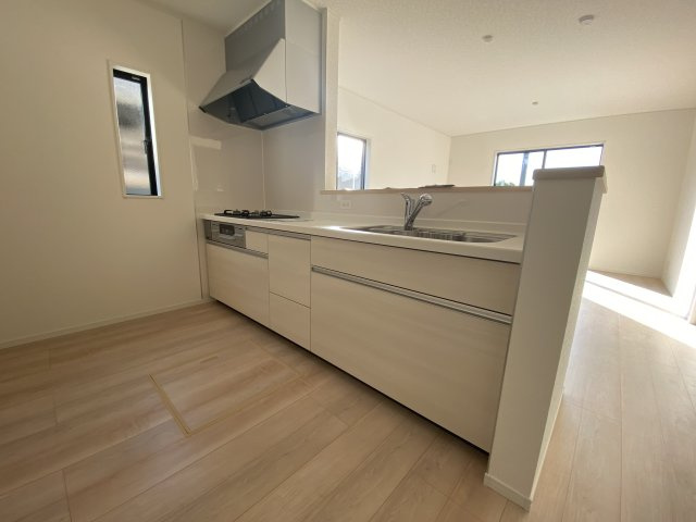 ☆いわき市常磐西郷町　第10／2号棟☆　新築建売住宅　ご成約特典として人気家電プレゼント中です！ のキッチン|同施工　■□■リビングの写真です■□■　家族団らんの時間が増えそうなリビングですね。