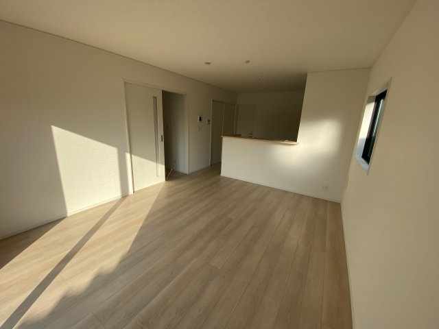 ☆いわき市常磐西郷町　第10／2号棟☆　新築建売住宅　ご成約特典として人気家電プレゼント中です！ の居間・リビング|同施工　■□■リビングの写真です■□■　広いリビングで快適に、ゆったりと過ごせますね♪