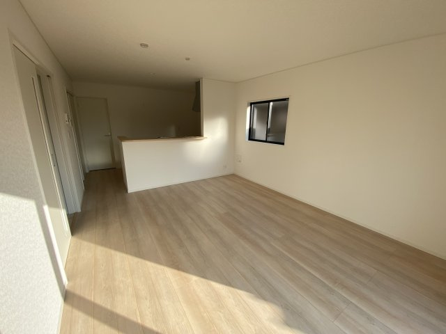 ☆いわき市常磐西郷町　第10／2号棟☆　新築建売住宅　ご成約特典として人気家電プレゼント中です！ の居間・リビング|同施工　■□■リビングの写真です■□■　家族団らんの時間が増えそうなリビングですね。