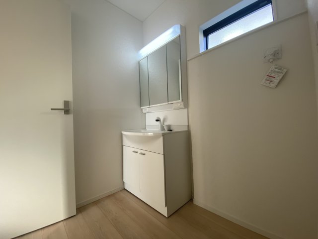 ☆いわき市常磐西郷町　第10／3号棟☆　新築建売住宅　ご成約特典として人気家電プレゼント中です！ の独立洗面台|同施工　■□■洗面所の写真です■□■　使い勝手の良い洗面台は、奥様の身支度の時間も楽しくなりそうですね。