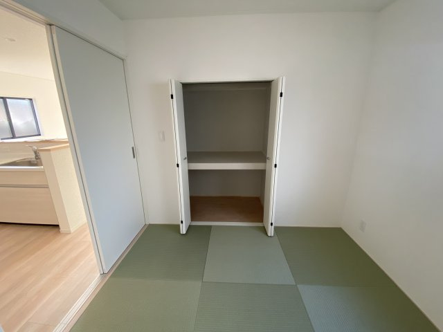 ☆いわき市常磐西郷町　第10／3号棟☆　新築建売住宅　ご成約特典として人気家電プレゼント中です！ の収納|同施工　◆収納スペースの写真です◆　十分な広さがあるので収納には困りませんね♪　お手持ちの衣類ケースなども置ける大空間です。