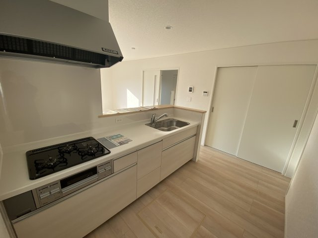 ☆いわき市常磐西郷町　第10／3号棟☆　新築建売住宅　ご成約特典として人気家電プレゼント中です！ のキッチン|同施工　■□■リビングの写真です■□■　家族団らんの時間が増えそうなリビングですね。