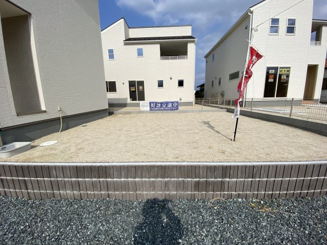 人工芝有り♪♪　【平下平窪1期／3号棟】　おしゃれさん必見♪デザイナーズ新築建売住宅！　の庭|簡単な家庭菜園も楽しめるお庭です