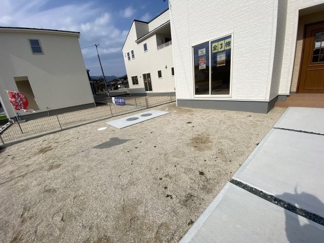 【平下平窪1期／2号棟】　広々開放的♪♪日当たり良好♪♪の庭|簡単な家庭菜園も楽しめるお庭です