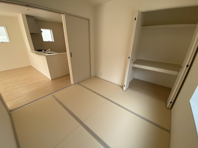 【平下平窪1期／2号棟】　広々開放的♪♪日当たり良好♪♪のその他|同施工◆和室の写真です◆
和室は個室としても使えるから来客時にも対応しやすいですし、
キッズスペースやお昼寝スペースにもなります（＾＾）☆

