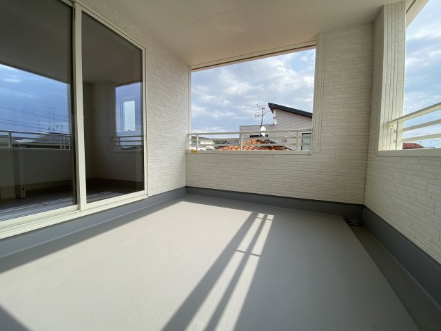 【平下平窪1期／2号棟】　広々開放的♪♪日当たり良好♪♪のバルコニー|陽当たり良好なバルコニーです