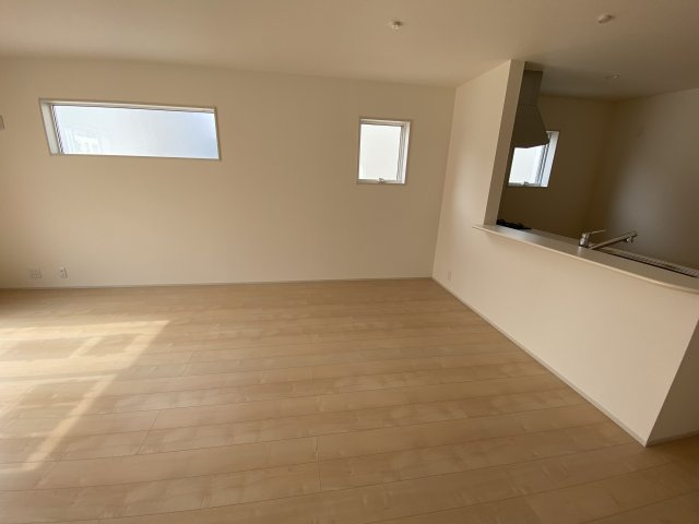 【平下平窪1期／2号棟】　広々開放的♪♪日当たり良好♪♪の居間・リビング|ゆったり過ごせるリビングです