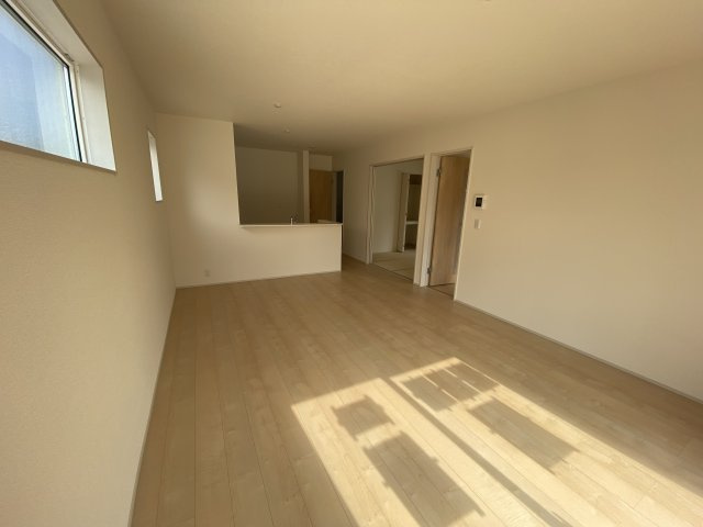 【平下平窪1期／2号棟】　広々開放的♪♪日当たり良好♪♪の洋室|同施工◆居室の写真です◆　日当たり良好の居室は気持ちが良いですね。　家族構成によって色んなアレンジを加えられます♪それぞれにプライベートなスペースを持ち、子どもたちの成長も見守ることができますね。

