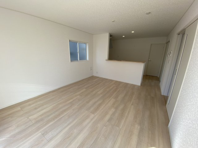 2/23価格変更♪【いわき市小名浜南富岡　第1】　3号棟　※必ずもらえる選べるキャンペーン実施中！の居間・リビング|◆リビングの写真です◆木の温もりがやさしいフローリングは安らぎをもたらすプライベート空間♪