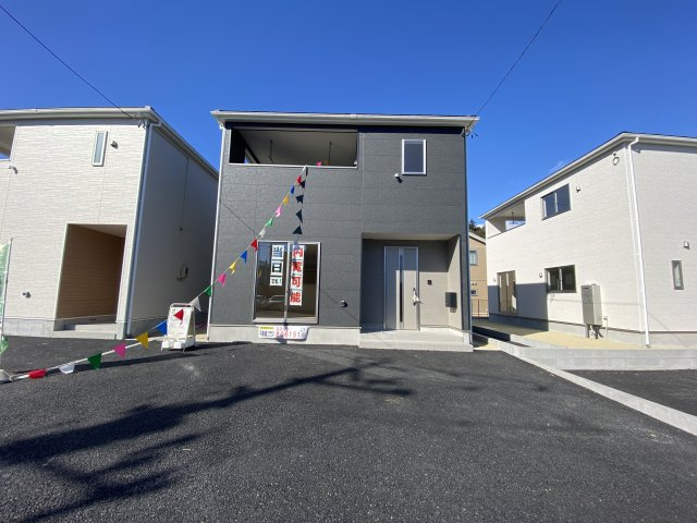 2/23価格変更♪【いわき市小名浜南富岡　第1】　3号棟　※必ずもらえる選べるキャンペーン実施中！の駐車場|◆カースペースの写真です◆
陽当りの良い駐車場は週末の洗車も快適です♪お車の他にも、自転車をとめられそうなスペースもございます。
