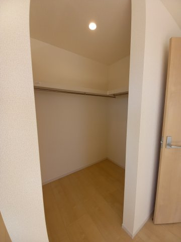 【小名浜大原1期／3号棟】ご成約特典として人気家電プレゼント中です！の収納|同施工◆収納スペースの写真です◆　十分な広さがあるので収納には困りませんね♪　お手持ちの衣類ケースなども置ける大空間で、寝室がスッキリ使えます。