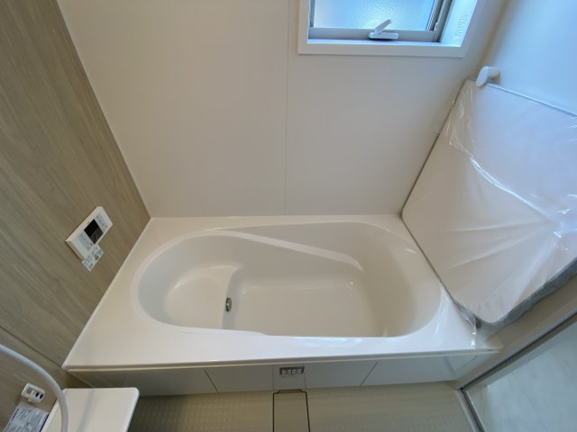 ☆新築デザイナーズ分譲　【いわき市平南白土　全６棟】　4号棟の浴室|同施工◆ユニットバスの写真です◆　バリアフリー設計なので、小さなお子様からご年配の方まで安心して入浴することができます。　ご家族それぞれの生活リズムに合わせて、いつでも温かいお風呂に入れます。