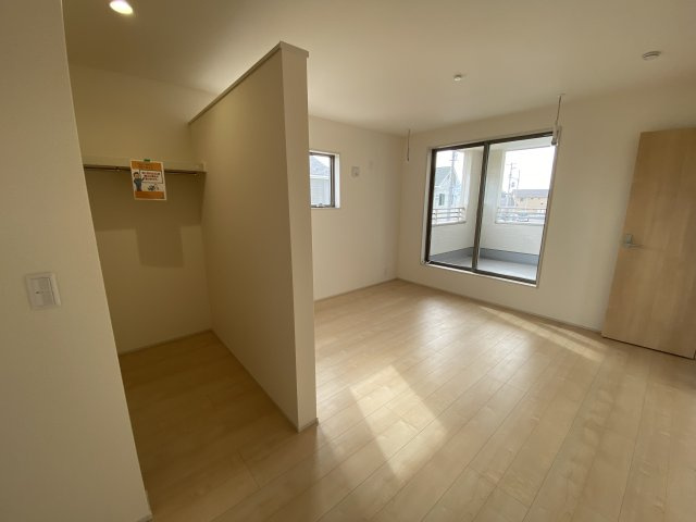 ☆新築デザイナーズ分譲　【いわき市平南白土　全６棟】　4号棟の洋室|同施工◆居室の写真です◆　日当たり良好の居室は気持ちが良いですね。　家族構成によって色んなアレンジを加えられます♪それぞれにプライベートなスペースを持ち、子どもたちの成長も見守ることができますね。