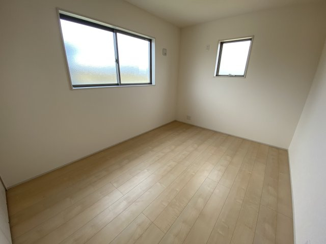 ☆新築デザイナーズ分譲　【いわき市平南白土　全６棟】　4号棟の洋室|同施工　◆居室の写真です◆　木の温もりがナチュラルでくつろげる空間ですね♪　子供部屋としても、寝室としても、どんなインテリアにしようか…選ぶ楽しみが増えますね♪