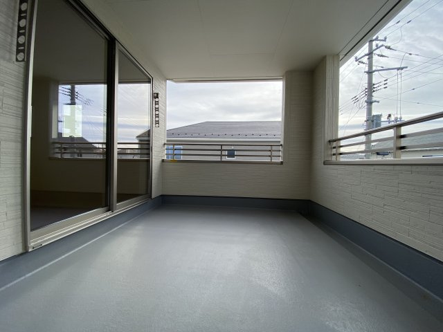 ☆新築デザイナーズ分譲　【いわき市平南白土　全６棟】　4号棟のバルコニー|同施工◆バルコニーの写真です◆　
洗濯物から布団まで一度にたくさん干せて便利です♪
眺めのよいバルコニーで、あなただけのリラックスタイムを☆