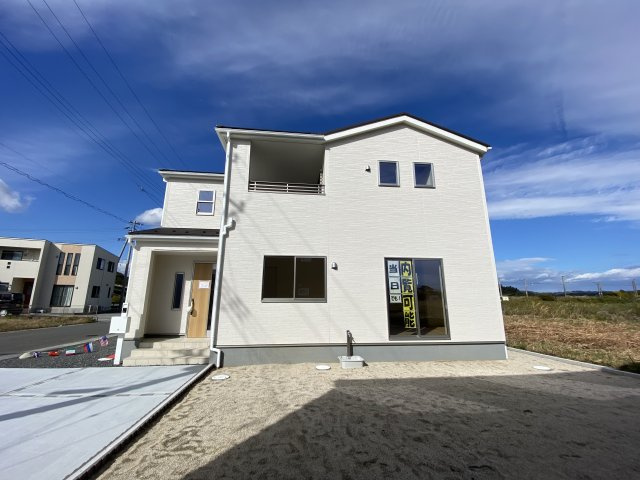 ☆新築デザイナーズ分譲　【いわき市平南白土　全６棟】　4号棟の外観|同施工◆
一緒に理想の住まいを見つけましょう！（＾＾）
お住まいの相談だけでなく、地域の事についても是非お気軽に尋ねてください！
お問い合わせは不動産プラスまで☆

