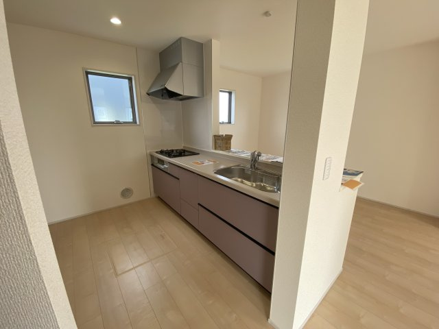 ☆新築デザイナーズ分譲　【いわき市平南白土　全６棟】　4号棟のキッチン|同施工◆キッチンの写真です◆　デザイン性と機能性を兼ね備えたキッチンです。　対面式キッチンは、家族の会話が途切れませんね♪