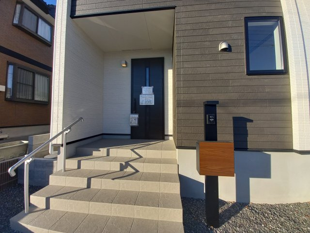 ◇内郷高坂町　2期　自慢したくなる、ハイセンスなデザイン♪　◇の玄関|シンプルで使いやすい玄関です