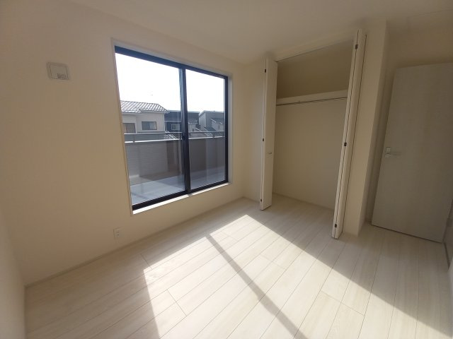 【いわき市泉玉露１丁目／2号棟】　◆◆必ずもらえる！選べる！キャンペーン実施中♪◆◆の洋室|◆居室の写真です◆　柔らかい陽光が差し込む明るいお部屋を演出☆　使い勝手の良い間取りなので、ご家族の状況の変化にも耐えられますね。


