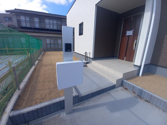 【いわき市泉玉露１丁目／2号棟】　◆◆必ずもらえる！選べる！キャンペーン実施中♪◆◆の玄関|落ち着いた玄関です