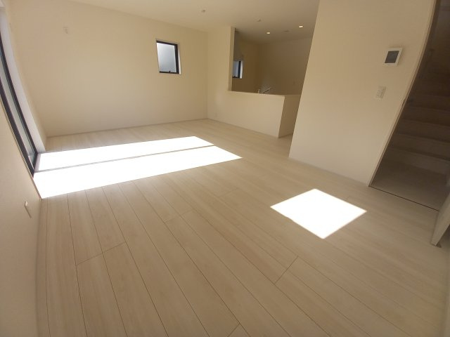 【いわき市泉玉露１丁目／2号棟】　◆◆必ずもらえる！選べる！キャンペーン実施中♪◆◆の居間・リビング|◆キッチンの写真です◆　使い勝手の良いシステムキッチン！
家族の笑顔を見ながらするお料理は対面キッチンの特権ですね！
お料理しやすいキッチンです♪