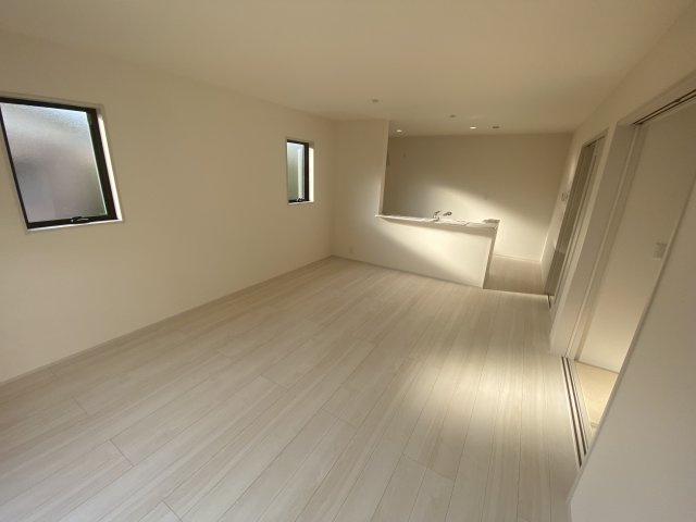 ☆新築デザイナーズ分譲　【いわき市鹿島町久保第2　全3棟】　2号棟の居間・リビング|同施工◆おしゃれなリビングです